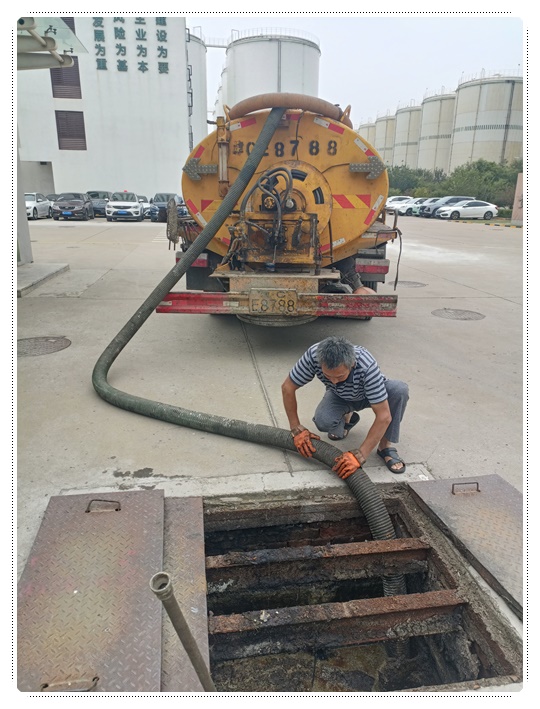 张沟镇隔油池清掏