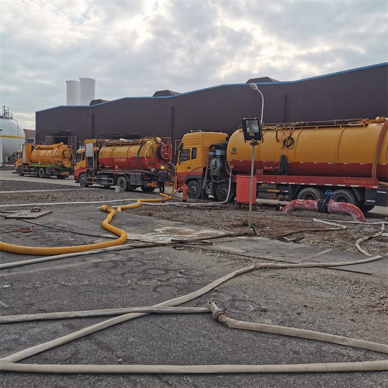 张沟镇污水池清理