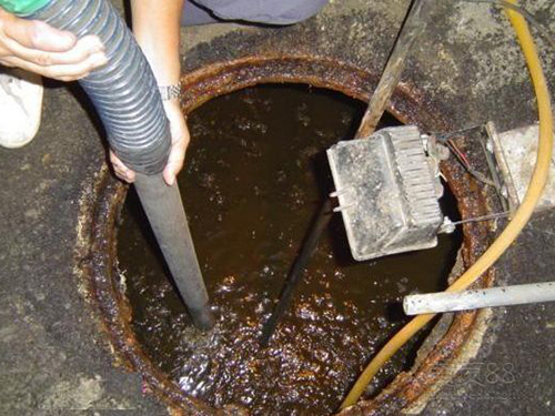 张沟镇隔油池清理